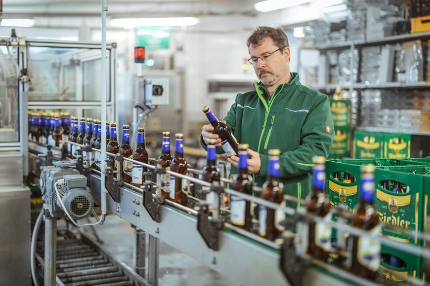 Eine Privatbrauerei im Erzgebirge verbindet eine jahrhundertealte Brau-tradition mit dem Mut zu einer inno¬vativen Bier-¬Wertschöpfungskette mit konsequenter Automatisierung